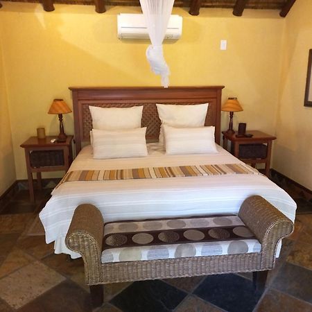 Mhlati Guest Cottages Malalane Bagian luar foto